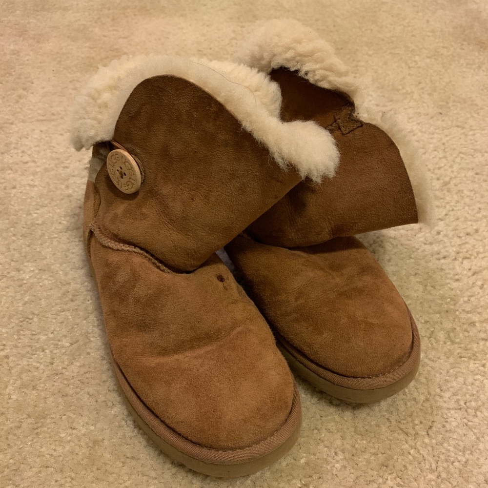 Ugg one button tan Bailey Boots size 7